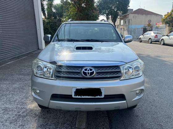 TOYOTA HILUX SW4 3.0 SRV 4X4 7 LUGARES 16V TURBO INTERCOOLER DIESEL 4P AUTOMÁTICO TOYOTA HILUX SW4 3.0 SRV 4X4 7 LUGARES 16V TURBO INTERCOOLER DIESEL 4P AUTOMÁTICO